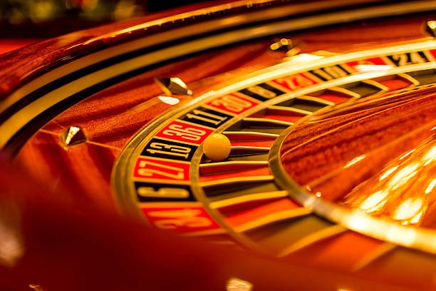 midasplay login Free Bet Blackjack on a smartphone screen showing live-dealer streams.